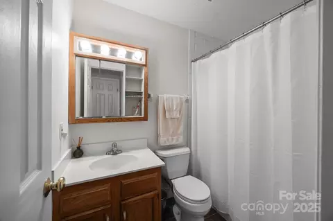 Bath - 20119 Henderson M Rd #M, Cornelius, NC 28031 photo 2 of 2