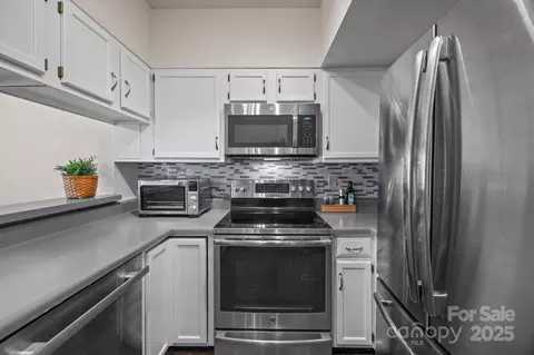 Kitchen - 20119 Henderson M Rd #M, Cornelius, NC 28031 photo 3 of 5