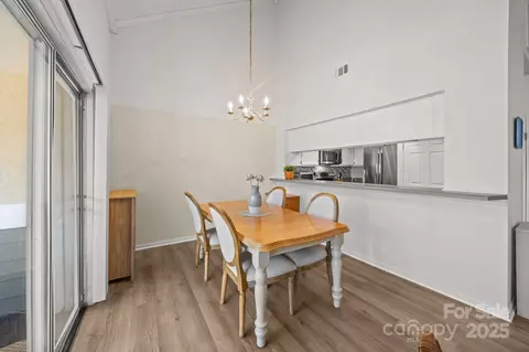 Dining - 20119 Henderson M Rd #M, Cornelius, NC 28031 photo 2 of 2