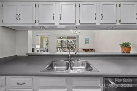 Kitchen - 20119 Henderson M Rd #M, Cornelius, NC 28031 photo 5 of 5