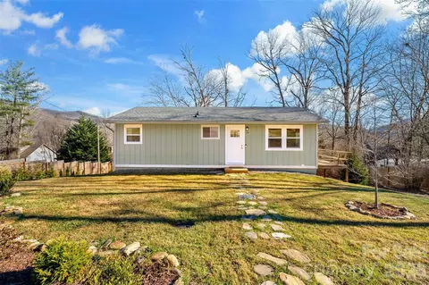 29 Alexander St, Black Mountain, NC 28711