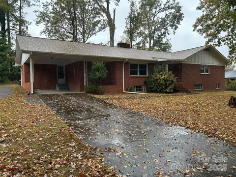 213 Forest Hill Dr, Forest City, NC 28043