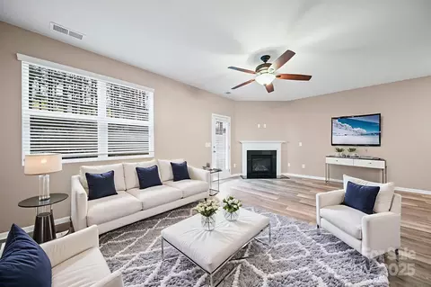3273 Yarmouth Ln, Gastonia, NC 28056