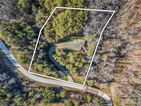 61 Deep Gap Farm E Rd E, Mill Spring, NC 28756