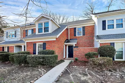 9449 Kings Falls Dr, Charlotte, NC 28210