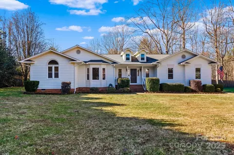 111 Catalina Place Dr, Mooresville, NC 28117