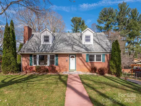 36 Woodgate Rd, Asheville, NC 28806