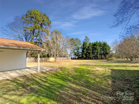 Exterior - 932 Sunset Dr, Salisbury, NC 28147 photo 5 of 6