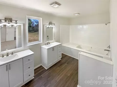 Bath - 932 Sunset Dr, Salisbury, NC 28147 photo 1 of 2