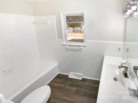 Bath - 932 Sunset Dr, Salisbury, NC 28147 photo 2 of 2