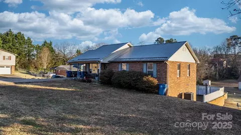 14 Berkley Ave, Granite Falls, NC 28630