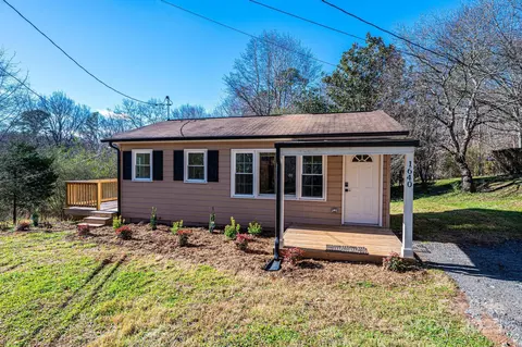 1640 1st Street Se Cir SE, Hickory, NC 28602