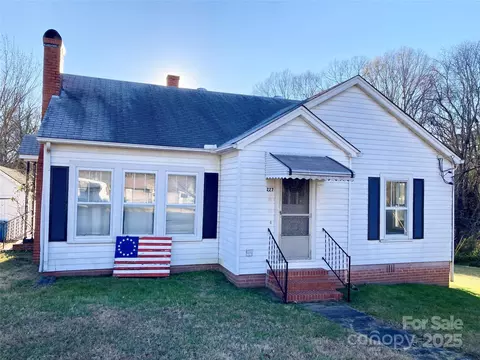227 Nesbit Dr, Salisbury, NC 28147