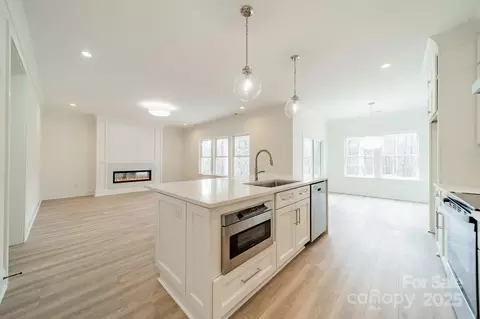 Living - 812 Hardin St, Lancaster, SC 29720 photo 1 of 3