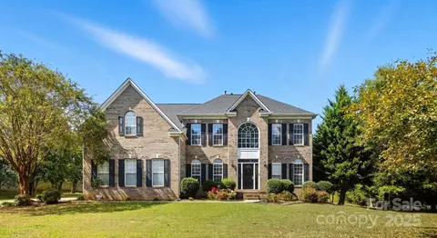 1121 Yarrow St, Matthews, NC 28104
