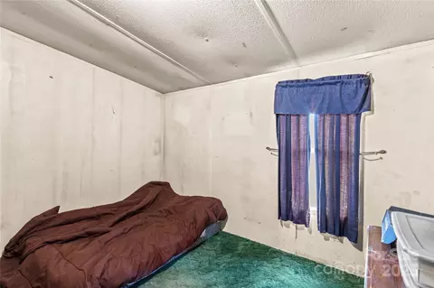 Bedroom - 338 Piney Grove Rd, Harmony, NC 28634 photo 5 of 8