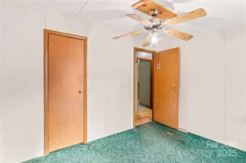 Bedroom - 338 Piney Grove Rd, Harmony, NC 28634 photo 4 of 8