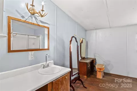 Bath - 338 Piney Grove Rd, Harmony, NC 28634 photo 2 of 2