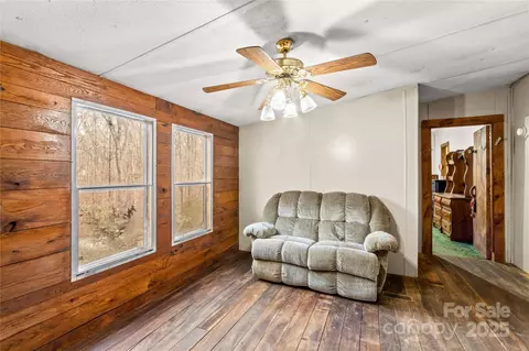 Living - 338 Piney Grove Rd, Harmony, NC 28634 photo 3 of 4