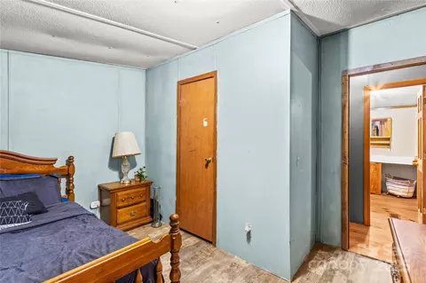 Bedroom - 338 Piney Grove Rd, Harmony, NC 28634 photo 2 of 8