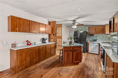 Kitchen - 338 Piney Grove Rd, Harmony, NC 28634 photo 2 of 3