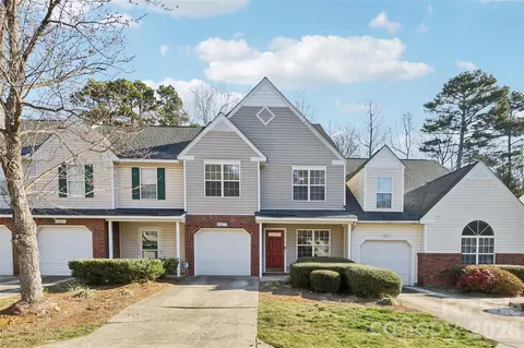 10213 University Park Ln, Charlotte, NC 28213