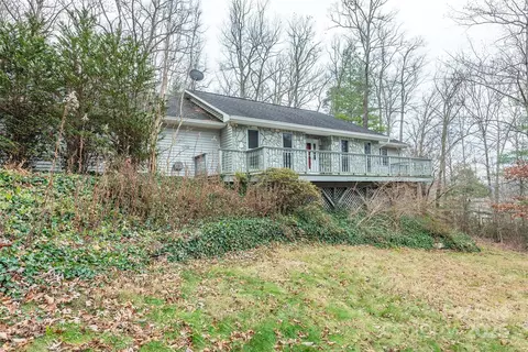 2 Woodburn Ct, Swannanoa, NC 28778
