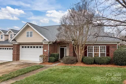 2915 Autumn Harvest Ln, Charlotte, NC 28269