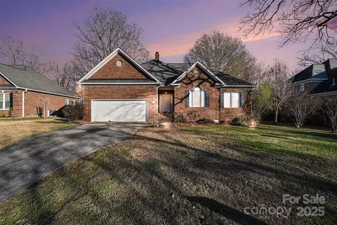 1915 Millbrook Ln, Matthews, NC 28104