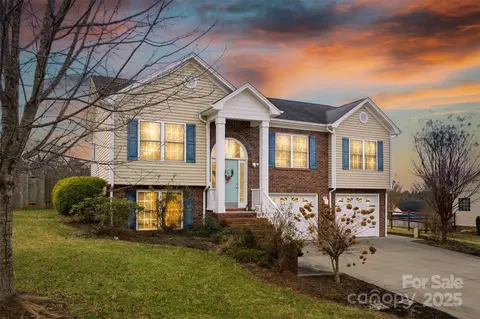 58 W Highland Ave, Granite Falls, NC 28630