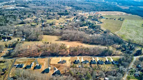 911 Westminster Dr, Statesville, NC 28677