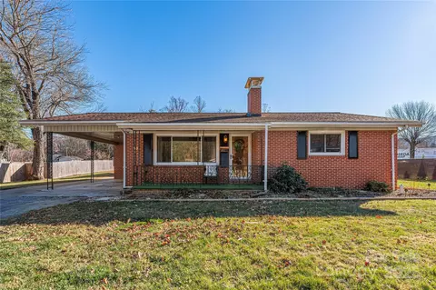 145 Killian St, Waynesville, NC 28786