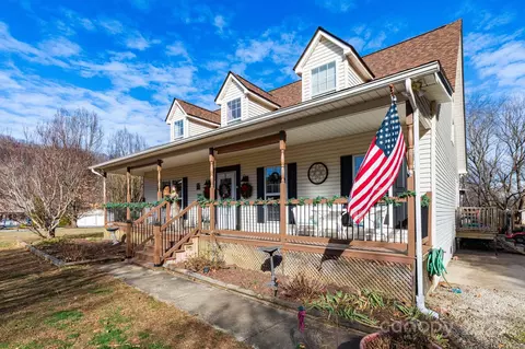 22 Ivy Garden Dr, Candler, NC 28715