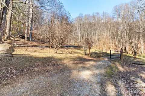 481 Sugar Mountain Rd, Waynesville, NC 28785