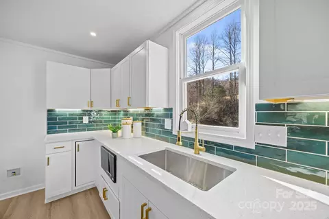 Kitchen - 302 Cagle Cv, Sylva, NC 28779 photo 7 of 8