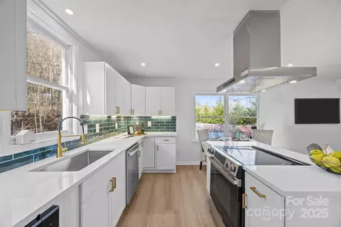 Kitchen - 302 Cagle Cv, Sylva, NC 28779 photo 3 of 8