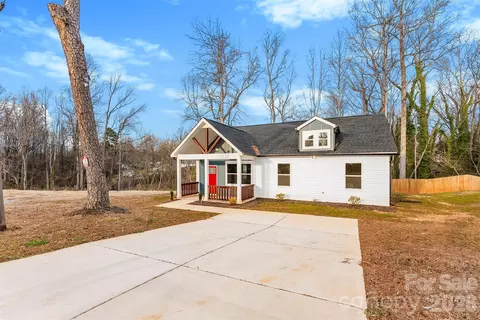 516 N Mulberry St, Cherryville, NC 28021