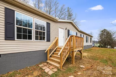 216 Windy Cove Dr, Horse Shoe, NC 28742