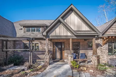 333 Kanasdatsi Dr, Brevard, NC 28712
