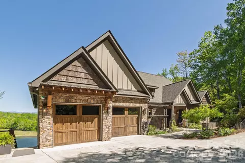 333 Kanasdatsi Dr, Brevard, NC 28712