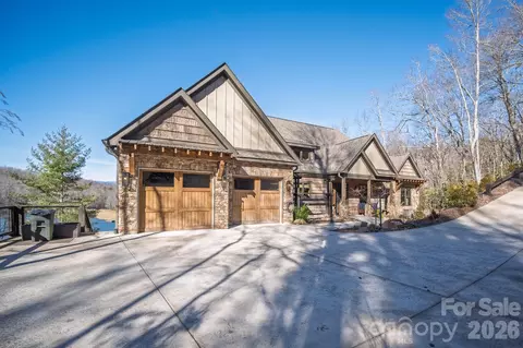 333 Kanasdatsi Dr, Brevard, NC 28712