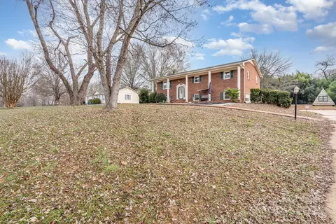 2128 23rd Street Ne Ct NE, Hickory, NC 28601