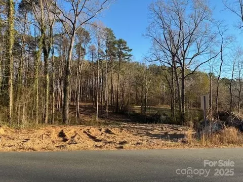 231 Hoke Dr, Dallas, NC 28034