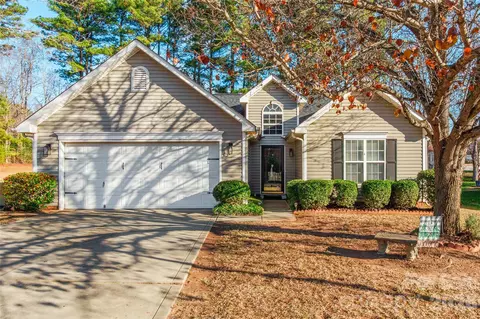 566 Chase Brook Dr, Rock Hill, SC 29732