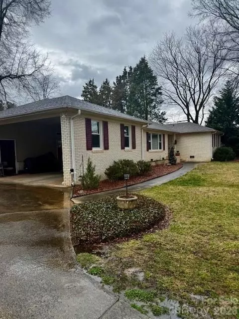 14409 Springwater Dr, Matthews, NC 28105