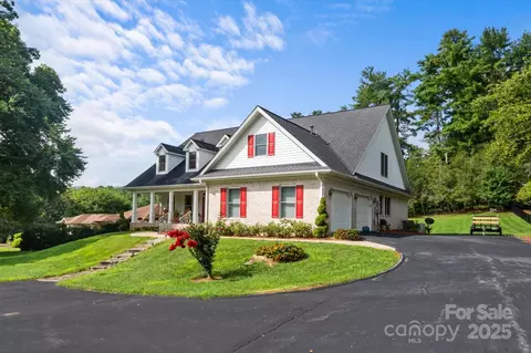 227 Sugar Hollow Rd, Hendersonville, NC 28739