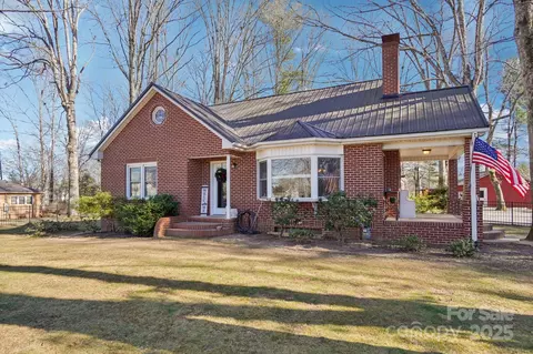 2510 Old Spartanburg Rd, East Flat Rock, NC 28726