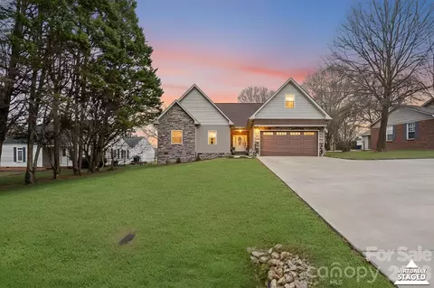 3670 9th Street Ne Dr NE, Hickory, NC 28601