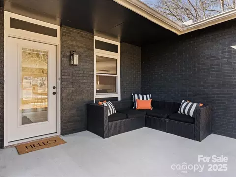 1109 S Prestonwood Dr, Hendersonville, NC 28739