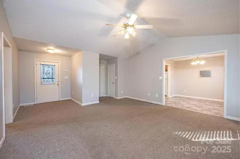818 Gemcrest Ne Dr NE, Conover, NC 28613 photo 5